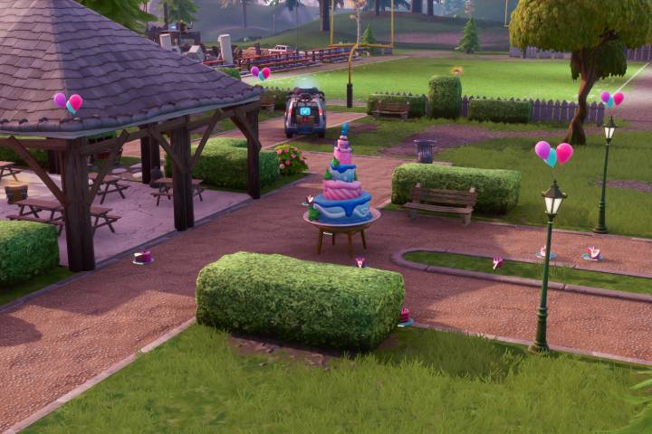 Fortnite : Danser devant différents gâteaux d'anniversaire, défi