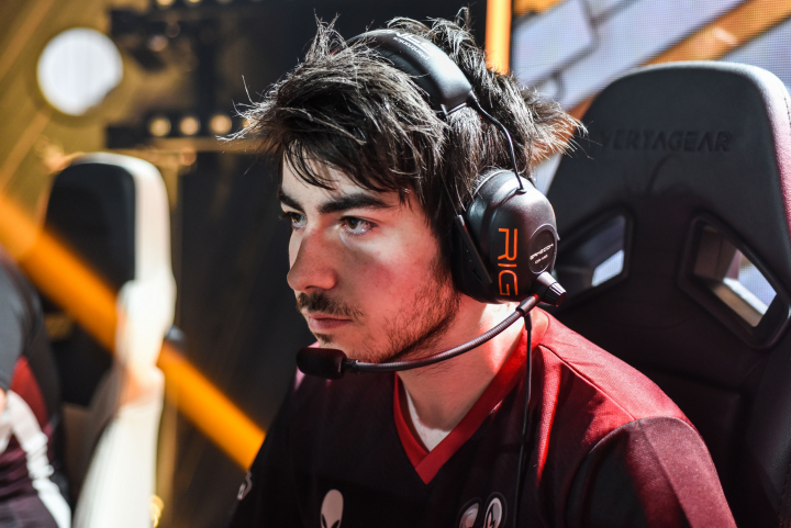 Bain de sang entre aAa et Misfits Premier