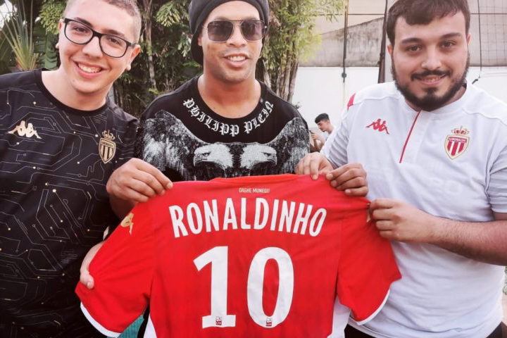 L'AS Monaco Esports rencontre Ronaldinho sur PES