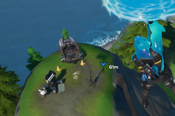 Fortnite : Traverser plusieurs cercles enflammés à bord d'un canot motorisé