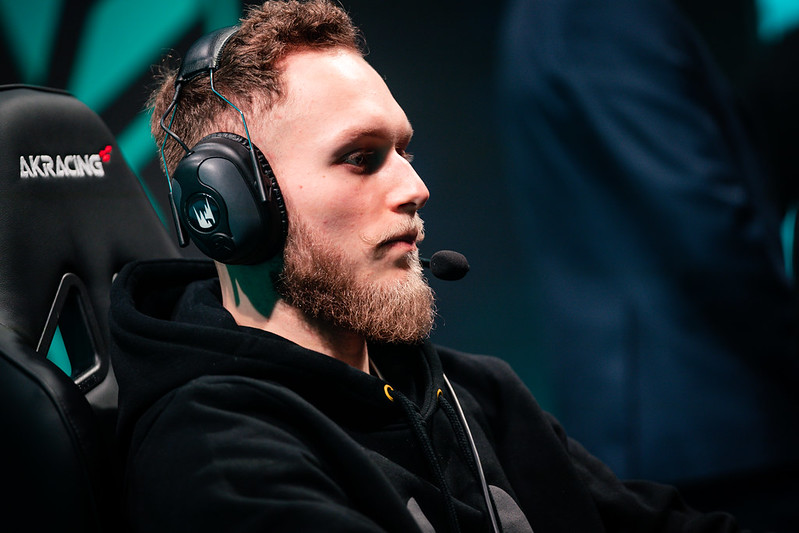 Cabochard rejoint la Karmine Corp !