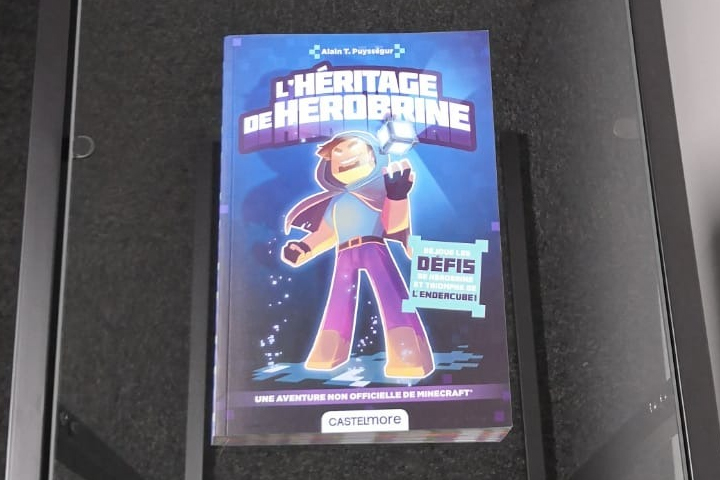 Minecraft : L'héritage de Herobrine, un livre de jeux et d'énigmes sur Minecraft