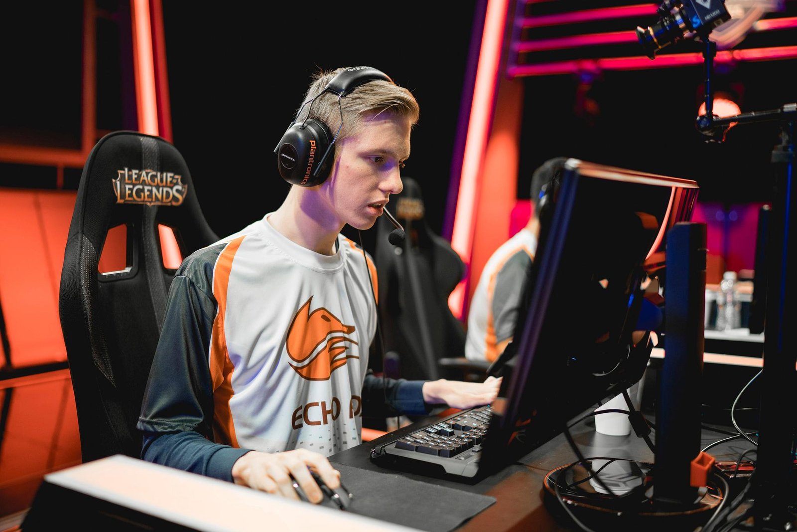 Echo Fox remplacerait Froggen