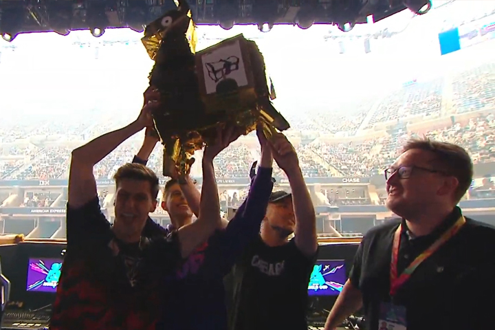 Fortnite : Trophée de la World Cup visible dans les villes des gagnants