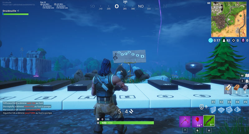 Défi : Jouer la partition sur le piano près de Retail Row