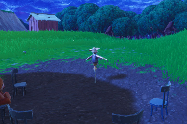 Défi : Fouiller entre un épouvantail, un bolide...